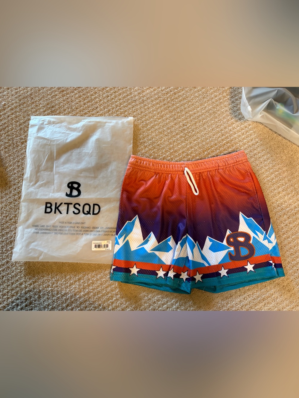 BRAND NEW BUCKETSQUAD YOUTH Shorts - LARGE